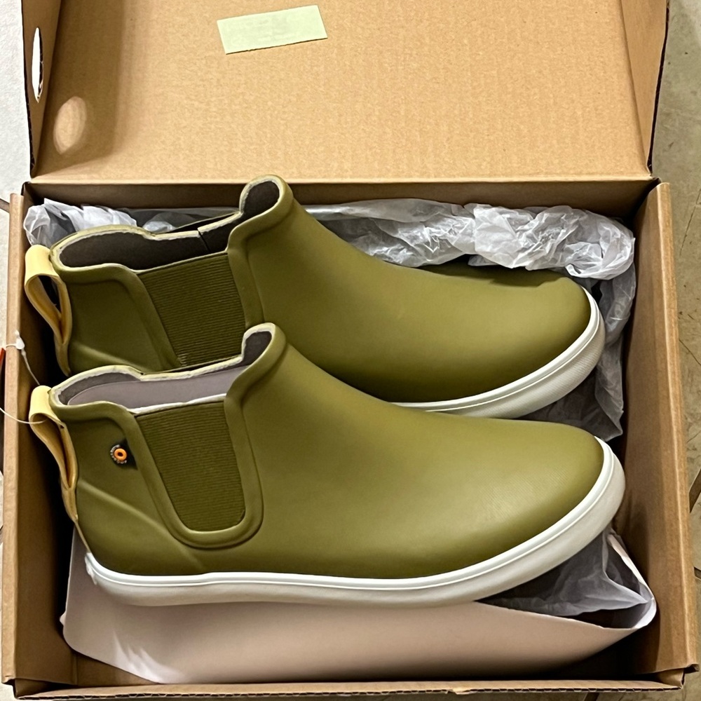 NIB Bogs Kicker Rain Boots. Women’s size 7. Color - green.